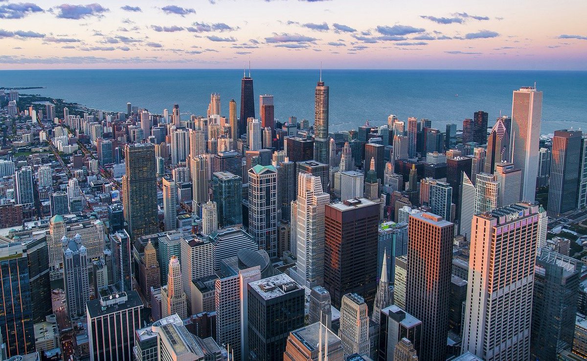 Frommers's tweet photo. #Chicago is one of the most rewarding vacation destinations on the planet.
That goes for #virtualvacations too.
We have a great collection of archived performances, online exhibitions, virtual tours & more to experience the Windy City's best from home. https://t.co/wRcE91cIKW https://t.co/GI9eBmcPQc