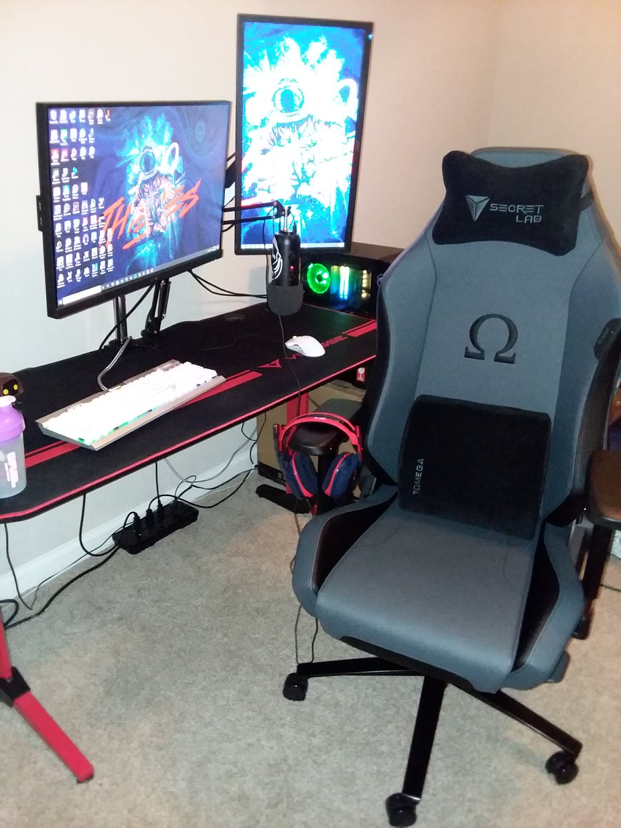 CaspurTV's tweet photo. My present to myself came a little early this year :) 
Thank you @secretlabchairs! My back and I are very happy, well worth the money! https://t.co/UDcxLvysF0