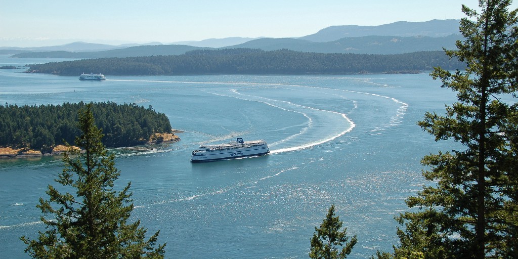 In keeping w/<a href="/Transport_gc/">Transport Canada</a> directives, as of June 15, passengers travelling on sailings over 30 mins will be required to bring a face covering for their mouth &amp; nose.

Customers should wear coverings when physical separation of 2m can't be maintained.

ow.ly/I9SI30qNTv3 ^rj