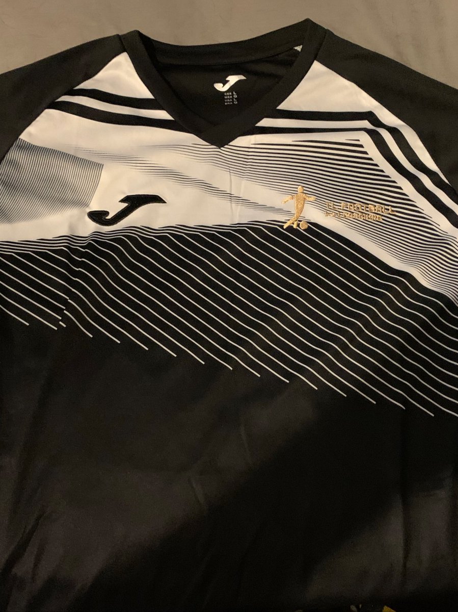tlfootyc's tweet photo. A couple of close ups of the new top! If you’re interested in getting your hands on one, contact me!🙌🏼
1-2-1 sessions still available, get in touch with me to book a session!💪🏼⚽️ 

“Hard work beats talent when talent fails to work hard” - Kevin Durant 🏆 

@HGYFL1 @MONEYFIELDSFC https://t.co/YgSqqgknZY