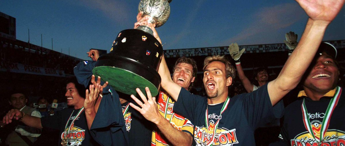 FutbolistasAXEM's tweet photo. #AXEMRetro 🇦🇷 Confirmada oficialmente la desaparición de los Monarcas de Morelia, recordamos los argentinos que fueron artífices de su único título (año 2000) en la #LigaMX 🇲🇽: Ángel Comizzo, Darío Franco y Jorge Almirón. https://t.co/ing7lnkmuO