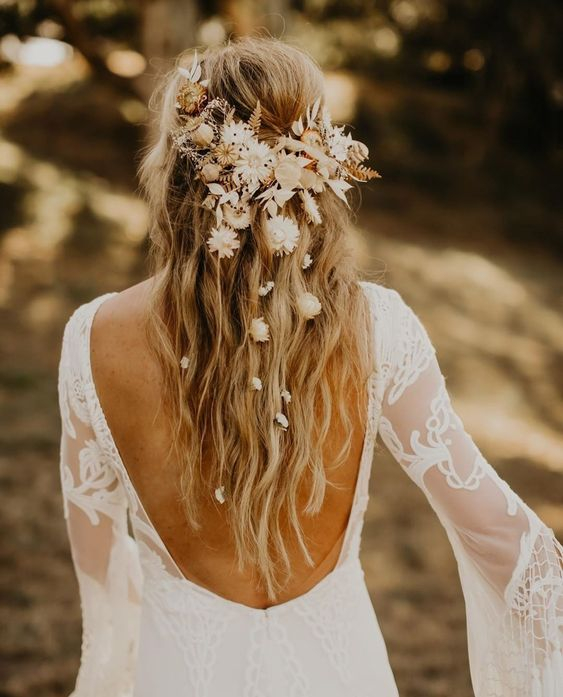 aisletrends's tweet photo. This week we are featuring all things boho glam! There's something so cool and unique about combining the two styles! What do you think? Would you rock a boho glam look? 
And btw if you want to see even more #bridalstyleinspo, find me on Pinterest by searching for By Dani Simone https://t.co/B7HWwL3uII