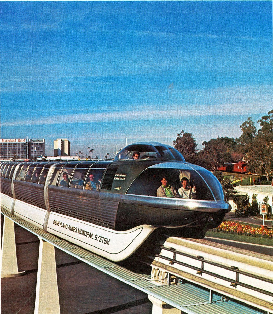 HistoryAtDisney's tweet photo. Disneyland Mark III Monorail (1969-1987) https://t.co/wJM571gkxy