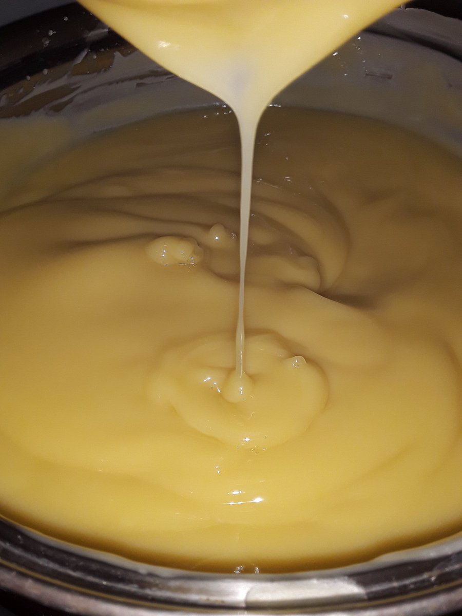 sounoplural's tweet photo. Muito saboeira hoje ❤
Eu tô tentando mudar o método de fabricação dos sabonetes da minha Mabele, sempre produzi da forma fria (#coldprocess), mas a cura da soda leva de 4 a 6 semanas. Então vai sair a primeira fornada de #hotprocess e sabonetes com acabamento rústico. É isto. https://t.co/E64NWpBYw3