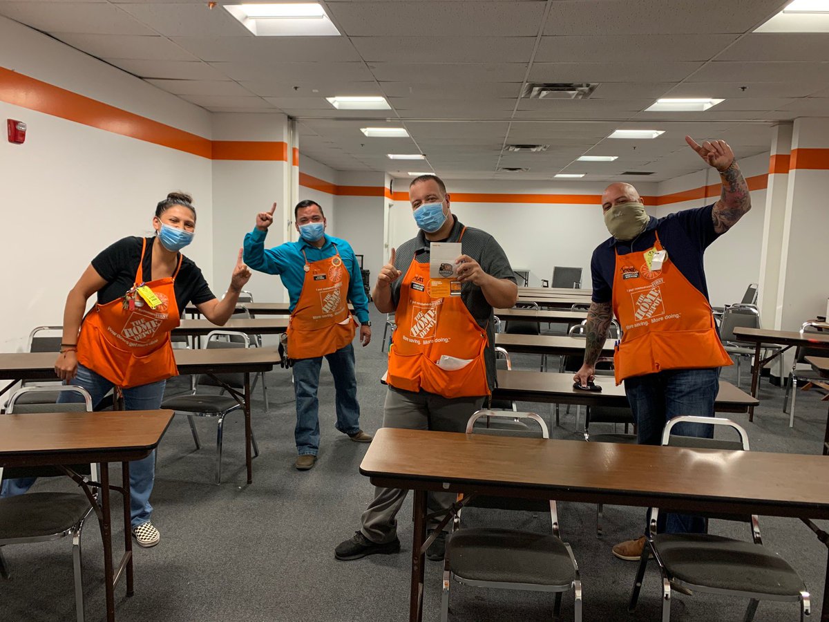 Recognizing ASM Matt for getting his Silver level Badge for his outstanding leadership! #congrats #silverbadge #D327 #1014 #leadingbyexample