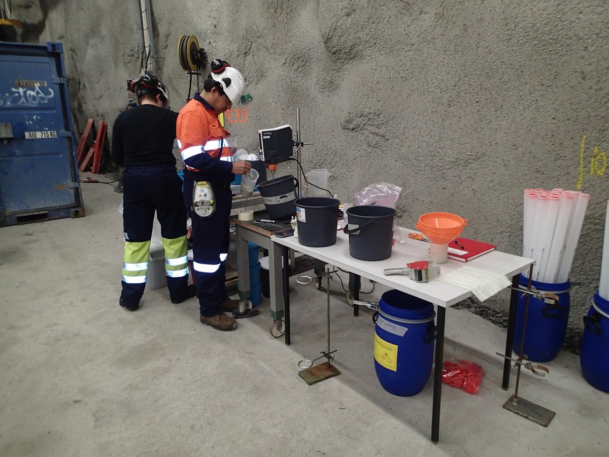 im_mining's tweet photo. .@MinResWA &amp; @mining3innovate research has shown hydrogen peroxide-based #explosive #hydrogels reduce or eliminate toxic exhaust gas generation without sacrificing performance with great potential in #underground #mining #H2O2 #blasting #futureofmining https://t.co/3RaMRPSdgS https://t.co/hrmKCuqOeP