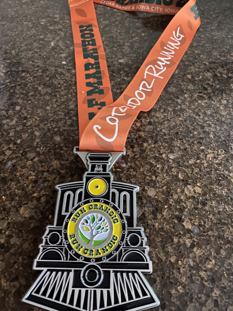 AmyKeating05's tweet photo. #MedalMonday from my race that transitioned to virtual. It even lights up! #corridorRunning https://t.co/QSmmnHMn61