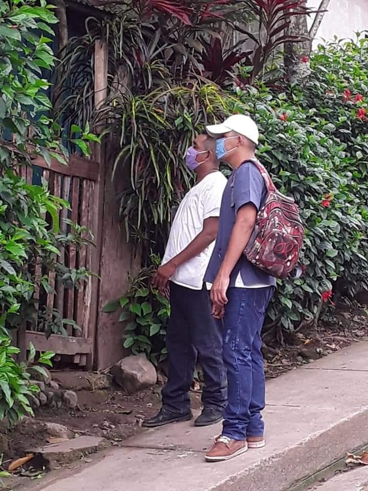 SocorroAltami12's tweet photo. #WASLALAFSLN 🇦🇴 🏥Ministerio de salud através del Minsa_waslala, realizan visitas casa a casa en la búsqueda de pacientes con sintomatologia respiratoria vs Covid-19, en el casco urbano del Municipio. 🔴⚫ https://t.co/KtVSFQFZkE