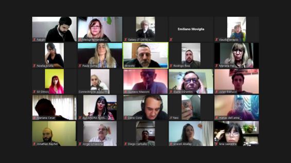 Nestorgrindetti's tweet photo. Junto a @diegokravetz, conversamos por videoconferencia con voluntarios del municipio para planificar el trabajo que realizaremos en los centros comerciales del distrito. La tarea que hacen día a día es muy importante para todos los vecinos. https://t.co/VkB7Hm69KM