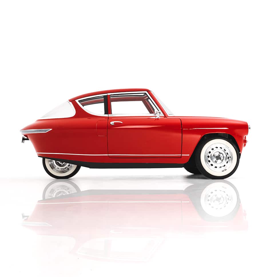 Thoughts please gentle folk, other than the name. Personally it's my idea of a small lightweight EV city car.
mynobe.com