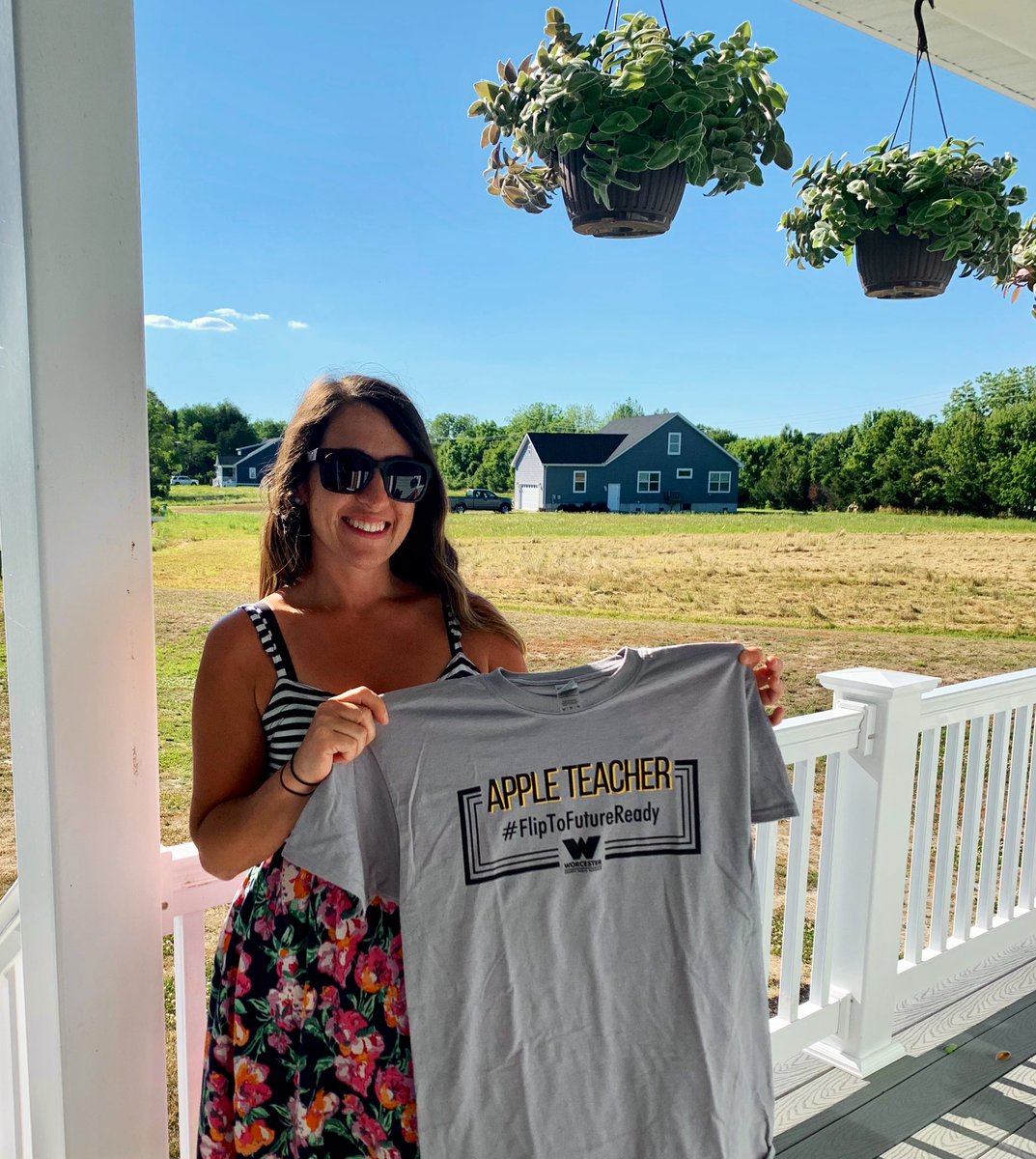 MThompsonSHMS's tweet photo. Thanks so much @Aewallace8 for the awesome shirt!!! It made my day! Proud to be an #appleteacher #Flip2FutureReady @WorcesterSystem https://t.co/5TzXHgCU6W