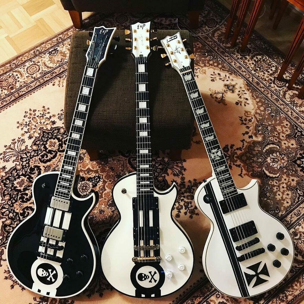 guitarofthrones's tweet photo. Another trio!! 1, 2 or 3? 😈
📸: @euge230v / @cyhra_official .
.
.
.
#guitarofthrones #cyhratour2019 #helsinki #turku #finland🇫🇮 #cyhra #cyhraofficial #guitarporn #esp #emg #especlipse #espironcross #emgpickups #emg5766 #emgjhset #emghetset #guitarra #… https://t.co/vtI6JI4uLE https://t.co/encVvJXHgT