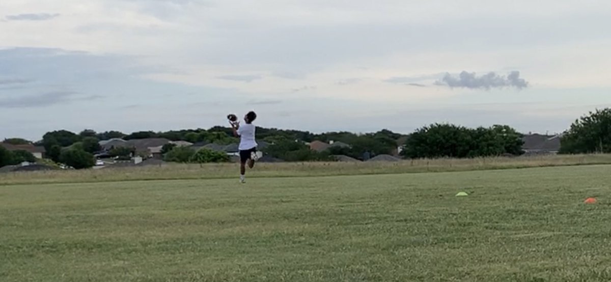 geovanni01's tweet photo. Very proud of @ZaimMunoz finishing up a challenging year in school  which he finished online because of COVID-19 and still taking care of business with A/B’s but took that time to also work and be a better WR. He was happy to start work with his Eagles team today. #Classof2021 https://t.co/BswgaA8BGS