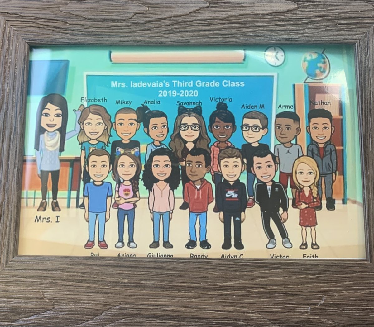 So much fun dropping off these “class pictures” to my students today as part of their end of the year gift! Loved seeing their faces! Shoutout to <a href="/HennMrsVieira/">Rebekah Vieira</a> for your help! ❤️ #HennesseyRising