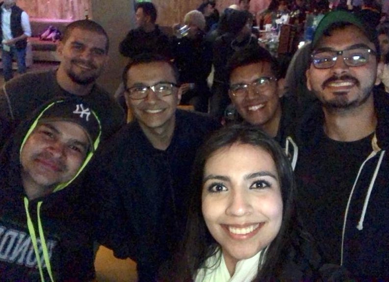 Panch_o's tweet photo. Feliz cumpleaños a Bob Toronja 🍊 No es la mejor foto, pero lo importante es que juntos la pasamos bien. Oro a Dios, por años venideros de amistad con vos. #PoderosoBarrio en la foto. https://t.co/yMzltxC1He