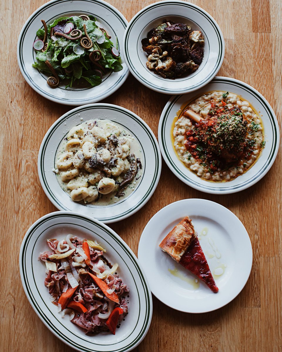 savio_volpe's tweet photo. 🔸
Our lightened up summer #SavioToGo menu is can be found on our website ~ picture a spread a little something like this 👆🏼 ...but on your own, dishes, on your own table, on your own schedule.
Schedule a pick up ~ as early as 4pm! ~ on @tockhq. https://t.co/TNw4uLM8fx