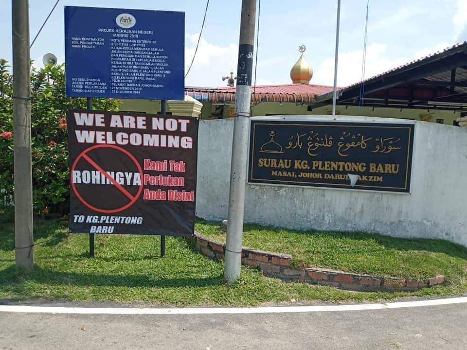 md_yasiein's tweet photo. You are forbidding someone from entering Allah's house. Allah will give you the reward. Wait and see...
No one can be stopped entering Allah's house . IT IS THE SAME FOR ALL.
THIS MAKES ME SO SICK TO SEE ..
#MalaysiaHelpRohingya #TheyNeedYoursupport #StandWothThem #Rohingya https://t.co/Lapk5tO6wH