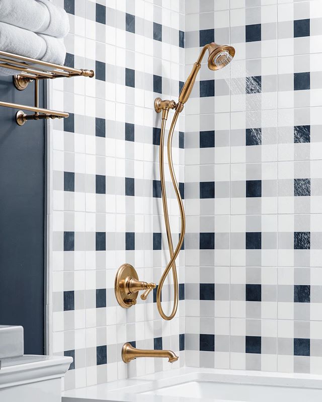 Standard_SPS's tweet photo. Monday’s inspiration comes from this beautiful shower with @Kohler’s Artifact Bath Spout and Awaken Shower Hose. #getitatstandard

📸 https://t.co/klkdXXK37G via https://t.co/sN3Xtjx2Wg https://t.co/Ir9JXBRSpv