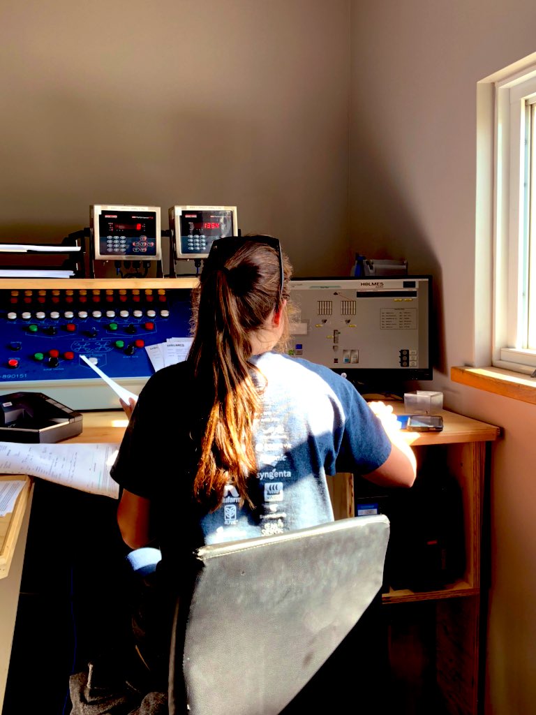 Last tender being loaded with fertilizer tonight, for an early morning commute up to Manitoulin. Our new blending system makes loading 29t in 3 different blends quick and efficient.