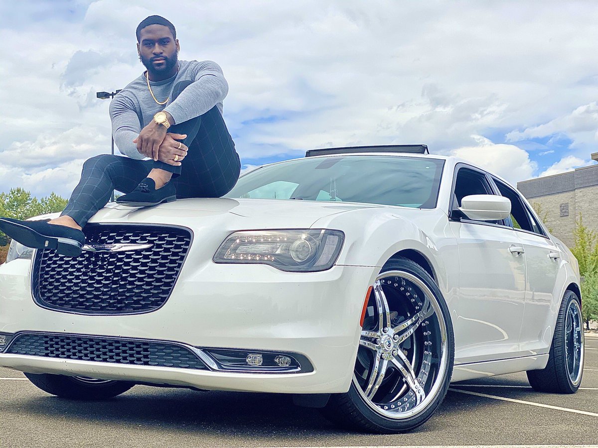 Rocalhounjr's tweet photo. Not trynna flex but just got my degree and bought a new car. Yo I’m so happy😭 https://t.co/f4125xJWdh