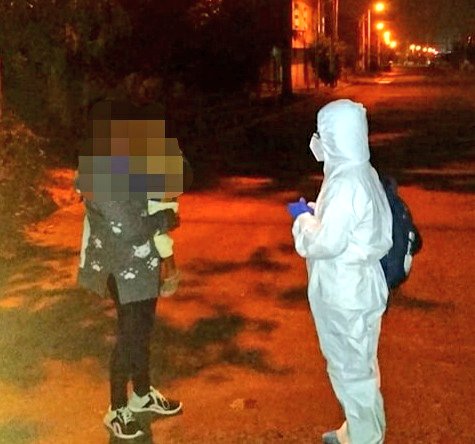 MimpPeru's tweet photo. #Ica | En medio de la noche, ante el llamado de la #Línea100, equipo del Programa #Aurora se trasladó al distrito de Parcona. Allí brindaron atención a mujer víctima de presunta violencia de género por parte de su pareja. Protegemos también a su menor hijo. ¡No están solos! 🇵🇪🙌 https://t.co/8ERBM98UeC