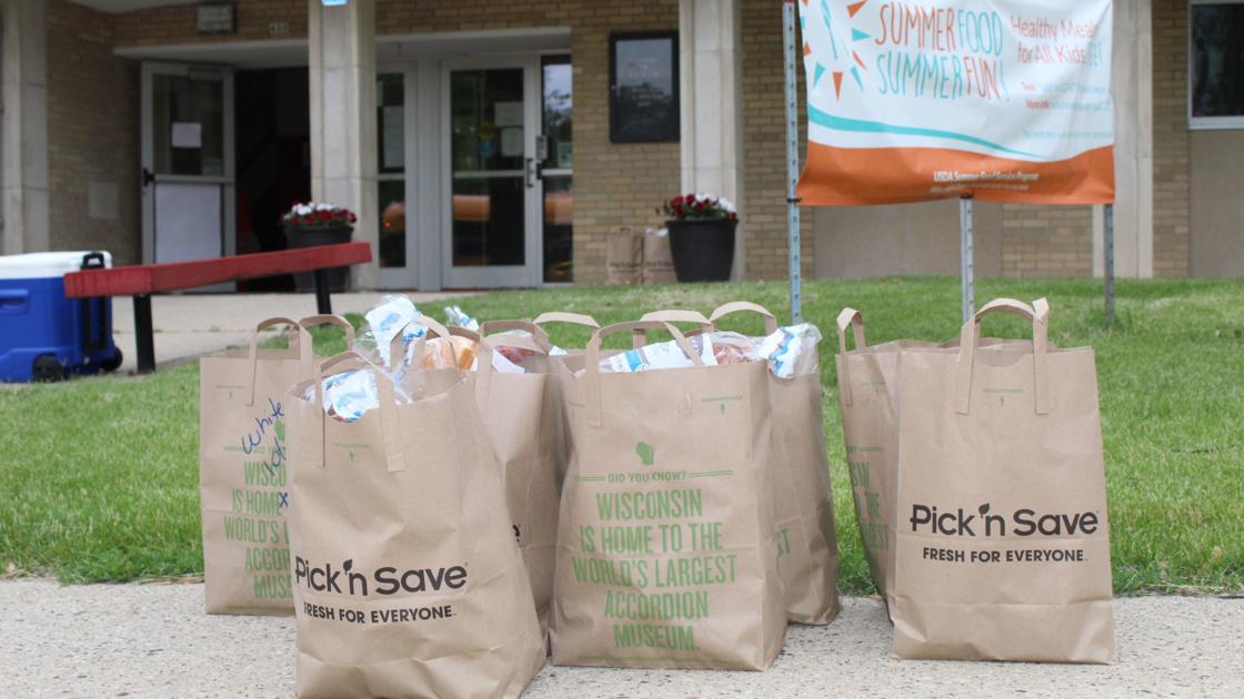CbusJournal's tweet photo. Columbus schools and Lamers Bus Company put in extra effort to feed area children https://t.co/RH20msGETv https://t.co/YBPoGFt0Zg