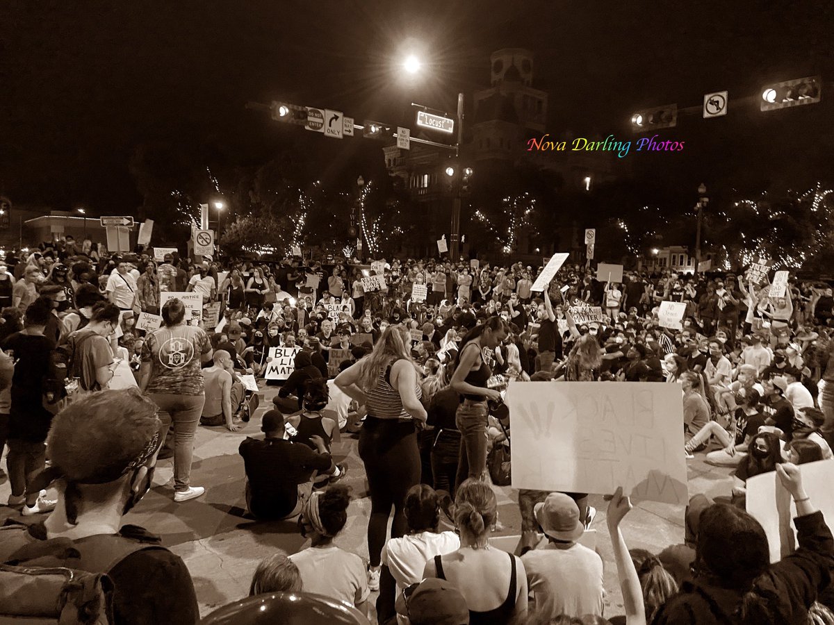 MaybeSheCreole's tweet photo. Black Lives Matter!
.
.
.
.
.
.
.
📸: ME
#BlackLivesMatterTX #blacklivesmatter #saveblacklives #Dentonprotest #dentonprotests #dentonsquare https://t.co/8y0hFHrbBf