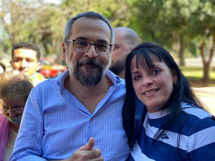 MaffeiEliane's tweet photo. O nosso Ministro da Educação  @AbrahamWeint foi ao hotel, onde os ativistas se encontravam  para se despedir dos Patriotas. Uma humildade em pessoa.🇧🇷💛💚💙 Deus Salve o Brasil.
"Os humilhados serão exautados". https://t.co/5mr3M8rTMl