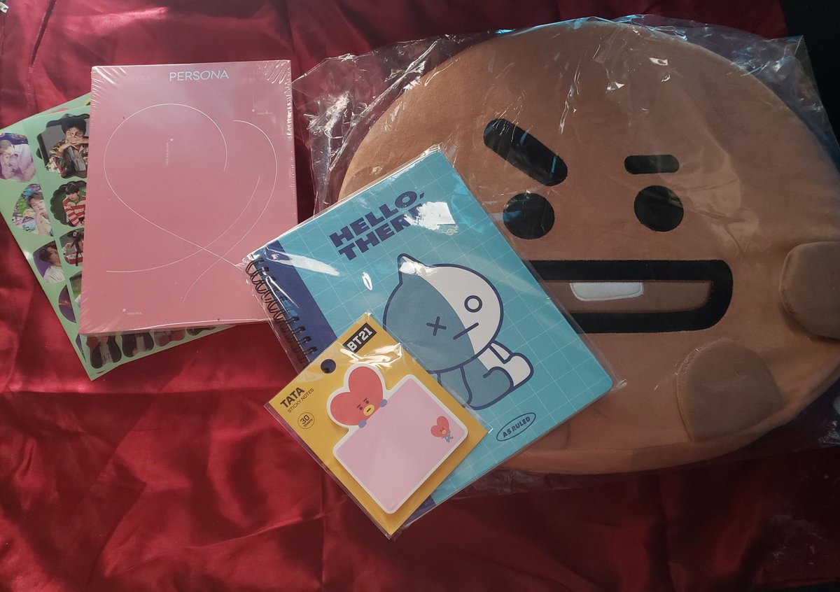 kikiigives's tweet photo. 《GIVEAWAY 🤓》 ♡BTS Anniversay Special♡

☆MOTS: Persona V4 *sealed*
☆BT21 merch goodies
•1 Winner | Open WW
•MUST RT to join
•Ends 06.15.2020

#kpopgiveaway #BTS https://t.co/uUgzBlvxs3