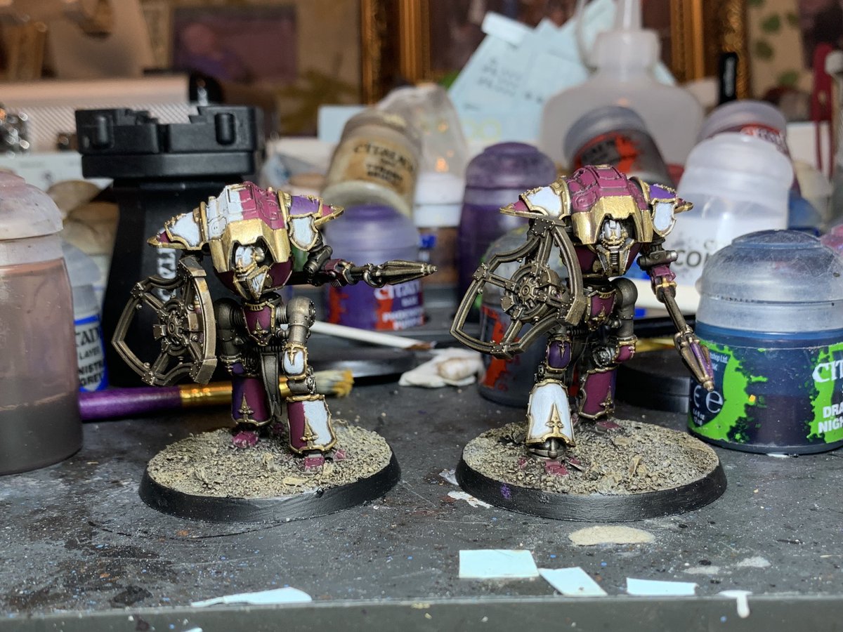 TheForgeofMars's tweet photo. After several #jackdaniels and #DietCoke, a conversation about how a #Warhammer40k or #horusheresy tv series should be done, I settled down to watch #Helsreach on #YouTube and #paint these little buggers for #housedivine. #adeptustitanicus #fluffandfury #warmongers. #Goodtimes. https://t.co/FSKT26wauw