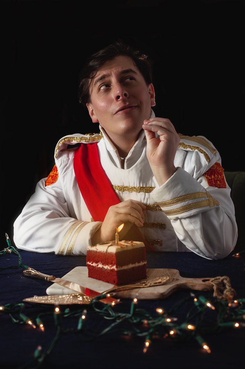 ThomasSanders's tweet image. Thank you to @aswilde1 for commemorating the anniversary of Roman’s first appearance in the manner befitting such a diva. Happy Birthday, Roman ❤️