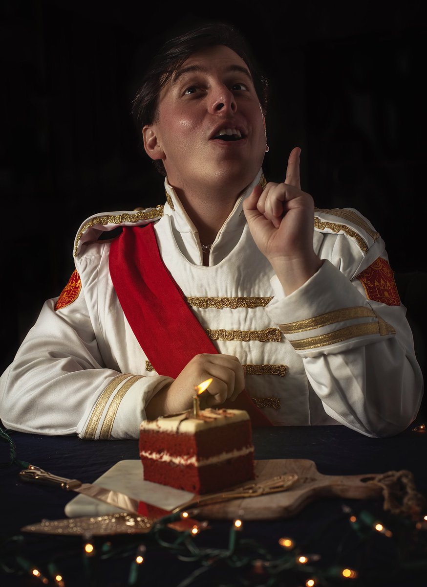 ThomasSanders's tweet image. Thank you to @aswilde1 for commemorating the anniversary of Roman’s first appearance in the manner befitting such a diva. Happy Birthday, Roman ❤️