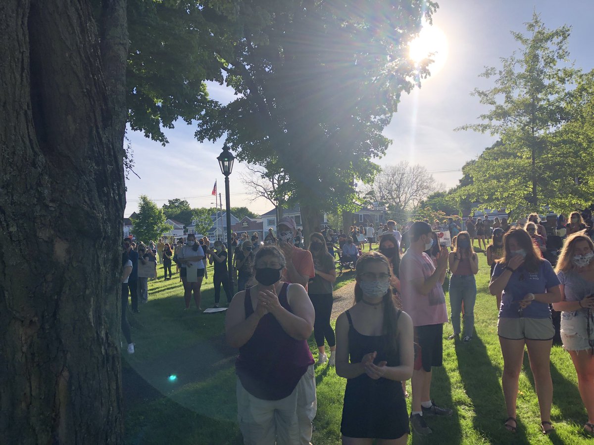 Becca_Rausch's tweet photo. Tech glitch w/ livestream today, so a few pics will have to suffice. I’m guessing 400-500 people on the #WrenthamMA Town Common to rally for racial equity. Speaker after speaker said VOTE and CALL YOUR ELECTED OFFICIALS. Yes. Please. 617-722-1555.
#MApoli #BlackLivesMatter https://t.co/uEUeajJSAQ