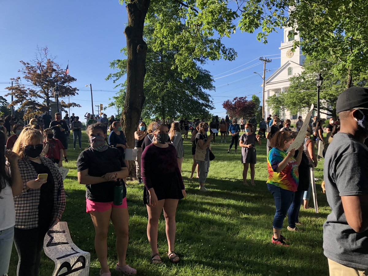 Becca_Rausch's tweet photo. Tech glitch w/ livestream today, so a few pics will have to suffice. I’m guessing 400-500 people on the #WrenthamMA Town Common to rally for racial equity. Speaker after speaker said VOTE and CALL YOUR ELECTED OFFICIALS. Yes. Please. 617-722-1555.
#MApoli #BlackLivesMatter https://t.co/uEUeajJSAQ