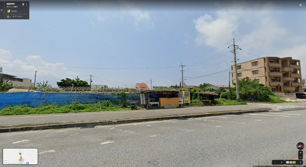 @fine_bento 都内とは思えない ！Σ(￣□￣;) 沖縄の読谷街道（国道５８号）の畑の中にある焼き鳥屋さん（小屋）と、ちょっと似てます。 営業中は凄い煙です。 