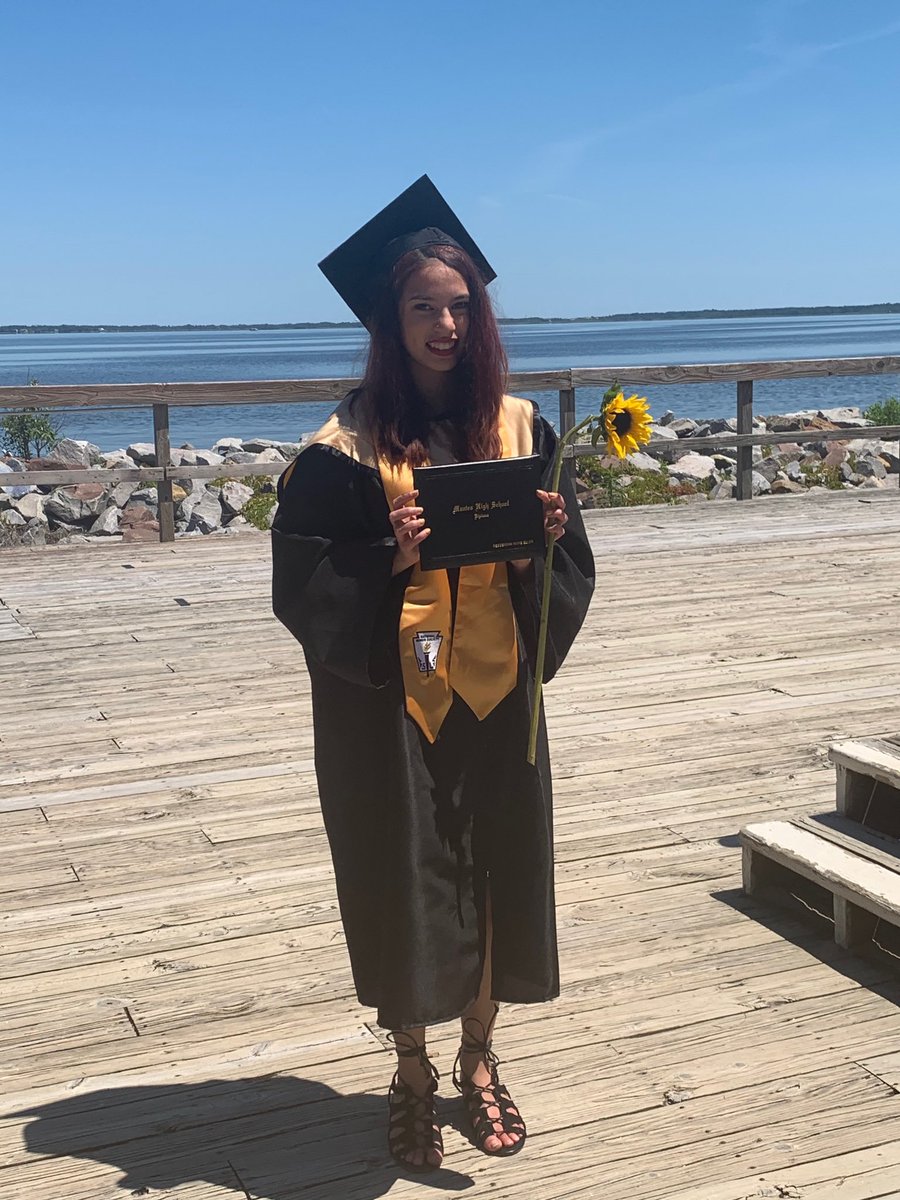 rebbekkaheller's tweet photo. When she’s graduated :) #uncgbound https://t.co/GQqZVEj4rJ