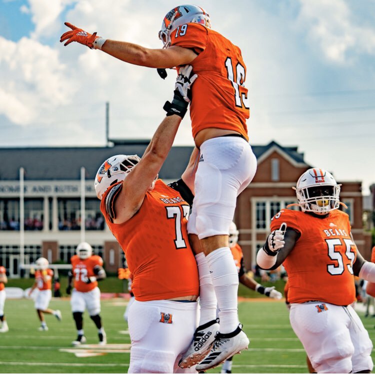 PeytonBumpers's tweet photo. Blessed and honored to receive an offer from Mercer University!!🐻 @CoachFosterMU @Drew_Cronic @MercerFootball @VinceVance6 @Coach_Lock @bodifit13 https://t.co/eRGhfhPZE2