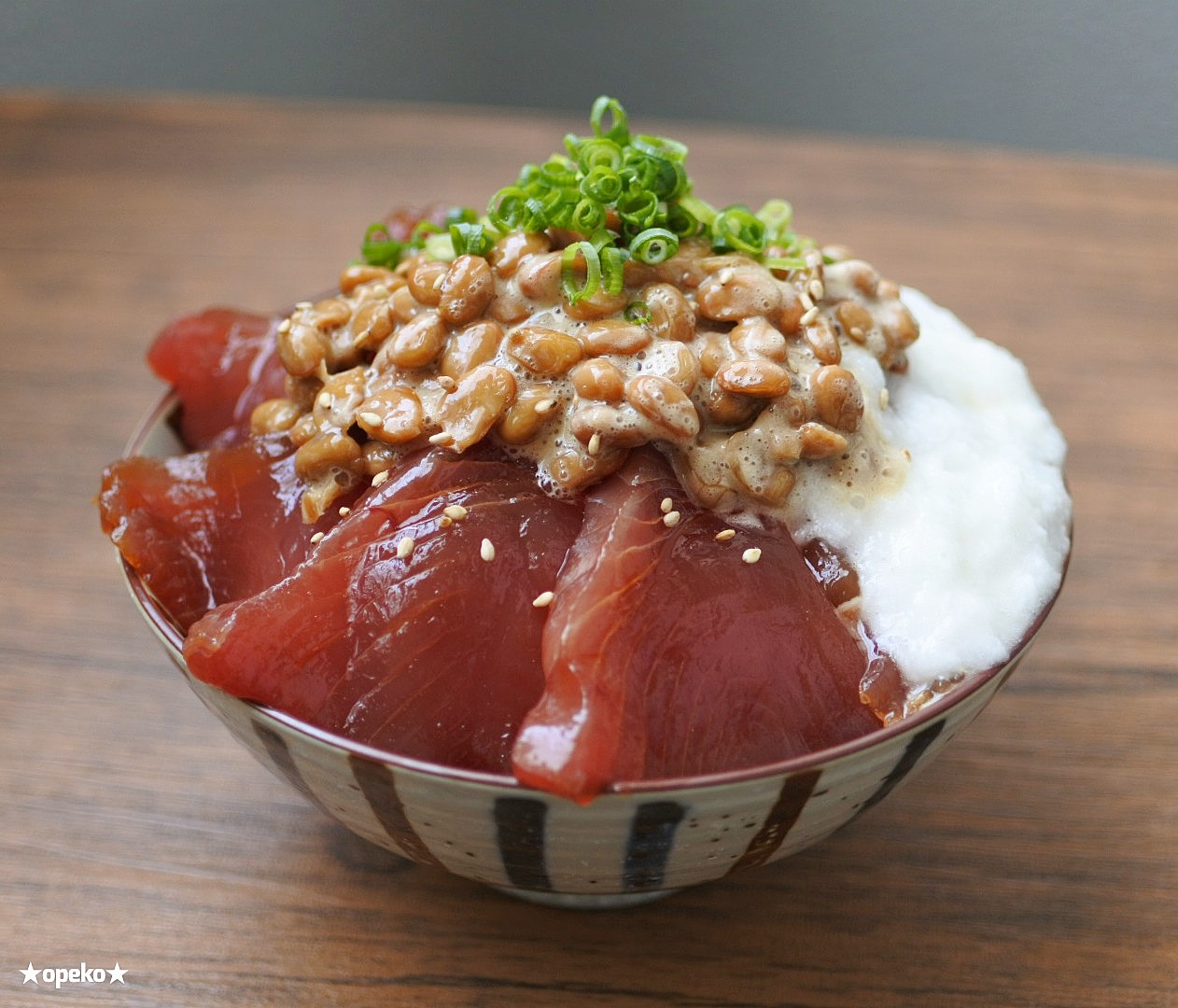 おぺこ 漬けマグロとろろ納豆ごはん 茶碗が小さく見えますが 一般的なサイズの2倍あります おうちごはん ばんごはん 漬けマグロ 漬けマグロ丼 山かけ丼 とろろ納豆 納豆 納豆愛 T Co Aefmei4nhg Twitter