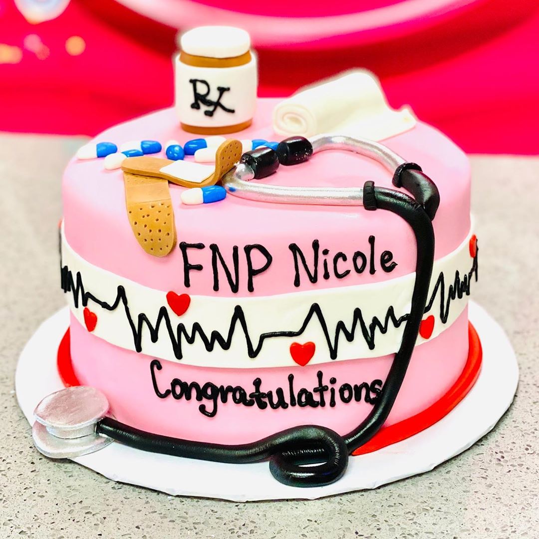 hobartusa's tweet photo. To all the healthcare workers, thank you for all you do! 👨⚕️ 👩⚕️ 🩺 #everydaytogether
📸: @thecakegirlllc https://t.co/KUEZiwSoia