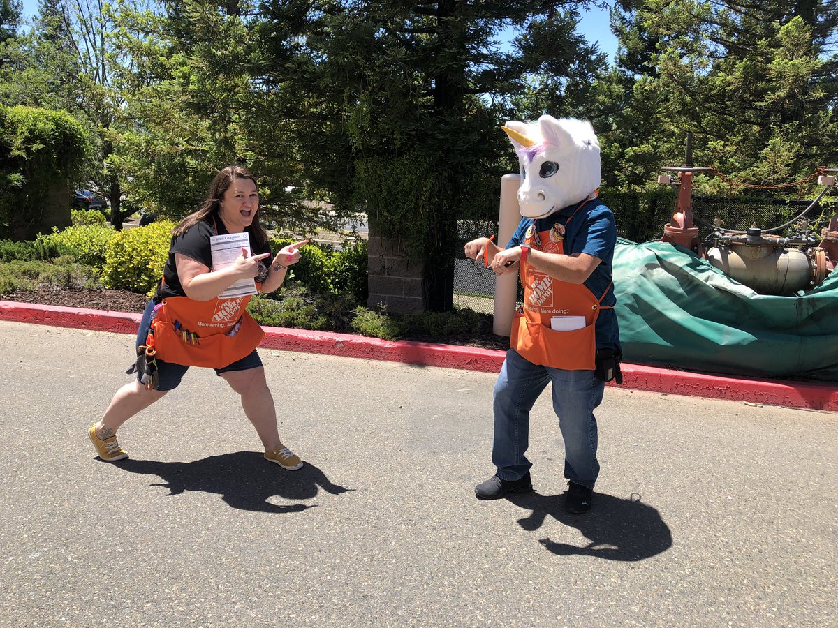 badeker_kelly's tweet photo. 🦄 My last DS meeting at Folsom. My OPS manager made it fun! 🦄 @NORCAL_DUC #FolsomProud #PacNorthProud #D172Driven https://t.co/FsN8ybwvBG