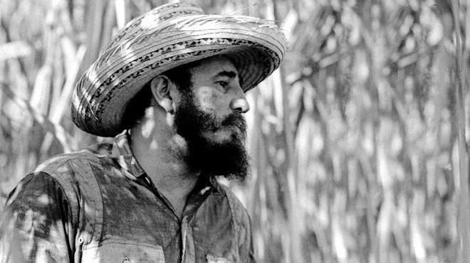 AquiCuba's tweet photo. Orgulloso de mi pequeña Isla #Cuba,  soy y seré Fidelista hasta el último de mis dias,  orgulloso,  seguro de que hay pocas obras tan genuinas y humanas como las que nos legó.  Médicos no Bombas.  #Fidel #Cuba #CubaSalvaVidas #CubaEsSalud #CubaPorLaSalud https://t.co/6pFmQuRnOU https://t.co/8aclhh0QgQ