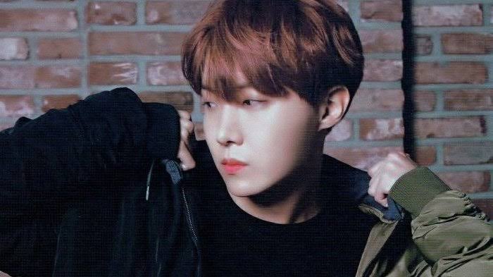 KeysaOh's tweet image. Sunshine 💜🌻⛅
#junghoseok #ARMYINDONESIA