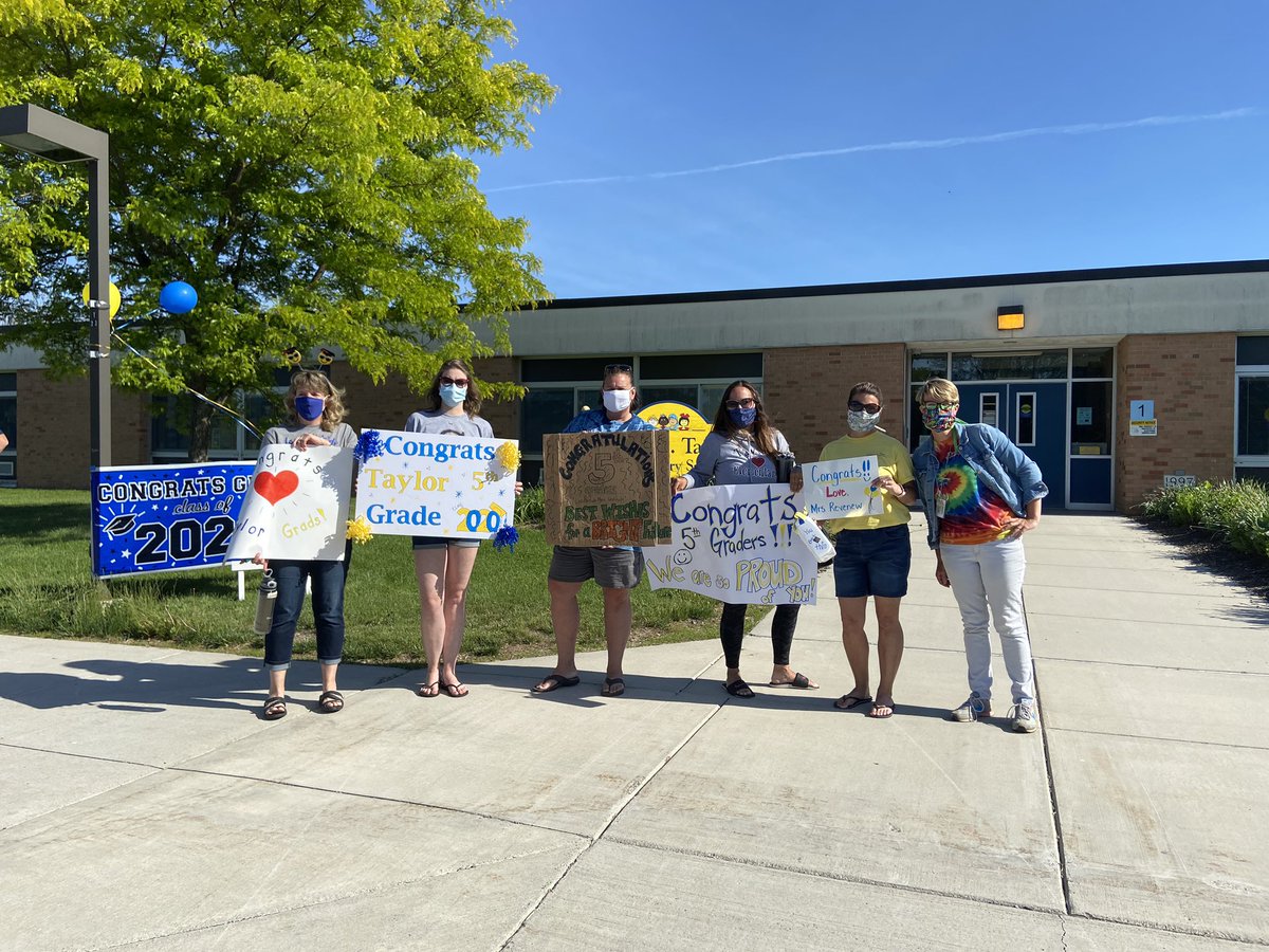 SpencerportCSD's tweet photo. 5th grade moving up parade at #Taylor &amp; #Bernabi today. Congrats, grads and we can’t wait to see you at #Cosgrove ! https://t.co/vnrMVPGwHJ
