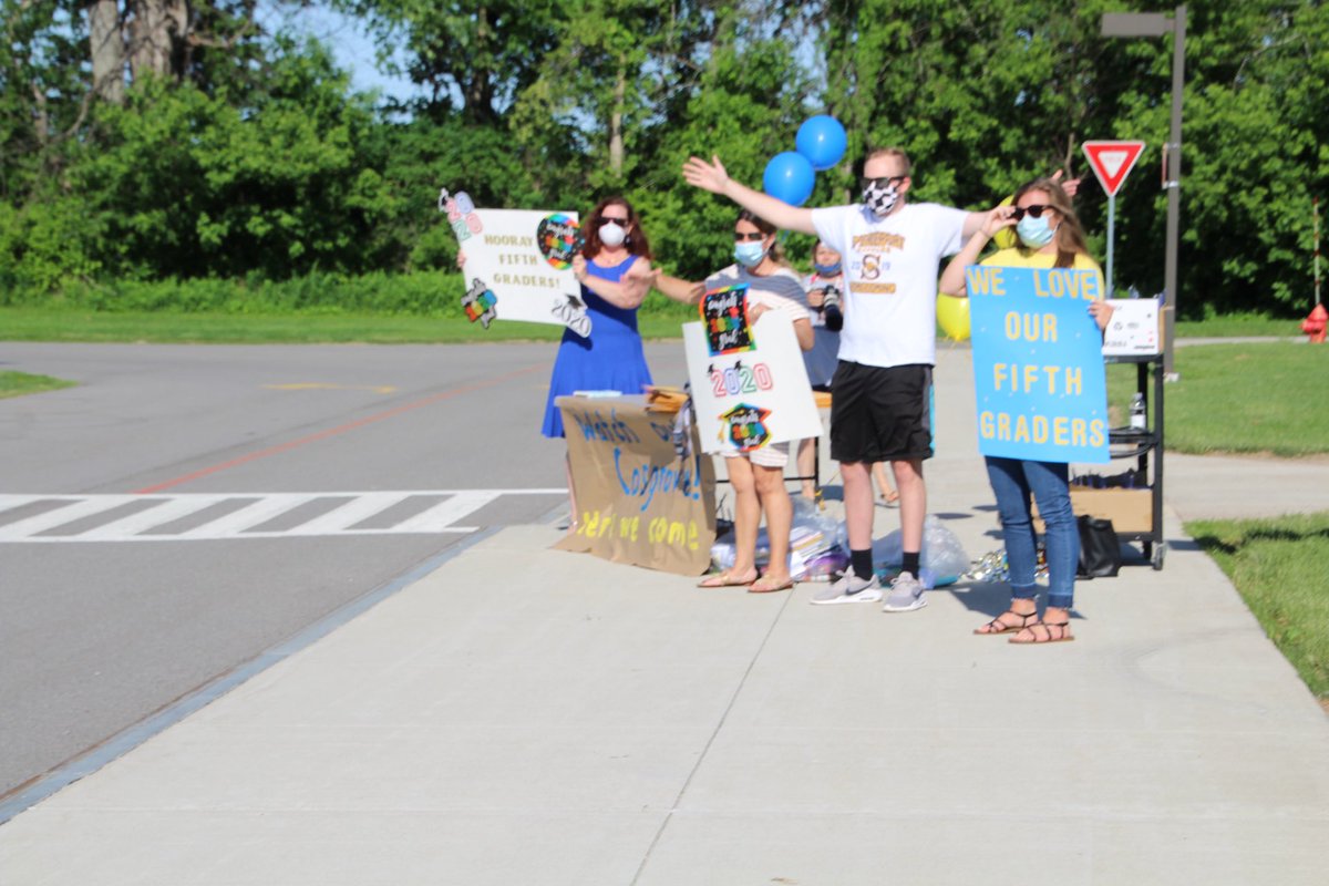 SpencerportCSD's tweet photo. 5th grade moving up parade at #Taylor &amp; #Bernabi today. Congrats, grads and we can’t wait to see you at #Cosgrove ! https://t.co/vnrMVPGwHJ
