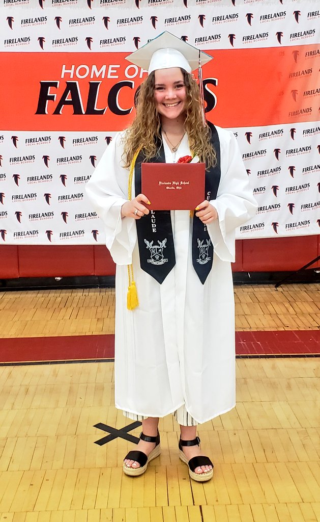 Falcon_update's tweet photo. It's a great night to become FHS Alumni!

Congratulations everyone ❤🤍

@FLSDSuper @FHSFalcnPrin @MrsKeenerFHS 
#FirelandsFalcons 
#FalconPride https://t.co/sSv6yFMZNv