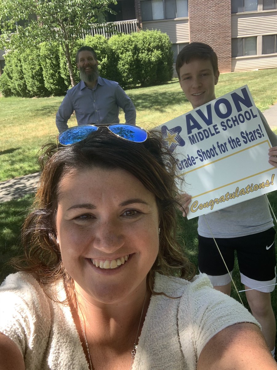 Another beautiful day, and another great time connecting with students and families! <a href="/DrBLHC/">AvonSuper</a> @MsWallaceAP <a href="/Dave_Kimball/">Dave Kimball</a>