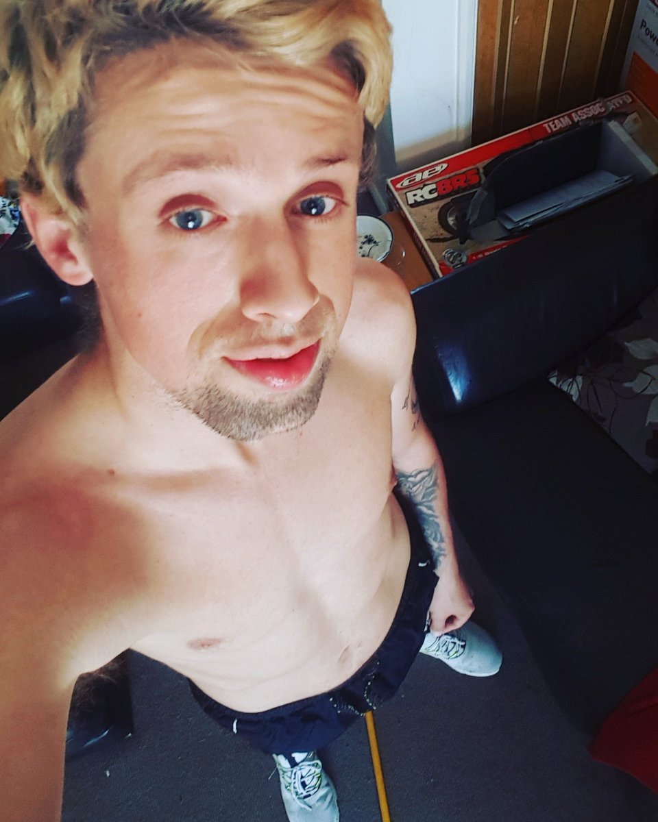 Troywhymark4's tweet photo. Hey liking never be shame of your body #gettingfit #beyourself #beproudofyourbody https://t.co/xDPoaqMCEn