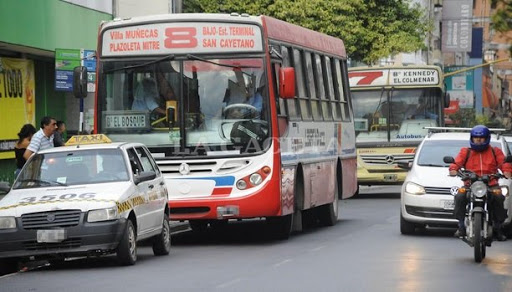 Berreta de <a href="/aetattucuman/">aetat</a> nos confirma por Radio Continental que mañana se extiende el horario en el transporte público. Los colectivos funcionaran hasta las 00.30 hs. <a href="/roquegaleano/">Roque Galeano</a> <a href="/gracielaprensa/">Nuñez  Graciela</a> 📻 radiocontinetaltuc.com