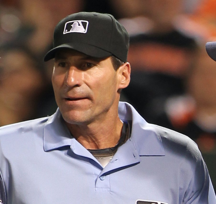 تويتر \ Hubbs على تويتر: "Angel Hernandez Accused Of Eavesdropping On An MLB Investigative Call That About Him Not Knowing The Rules Of Baseball https://t.co/Wm1t8vLNBs https://t.co/a2PaHDxxNP"