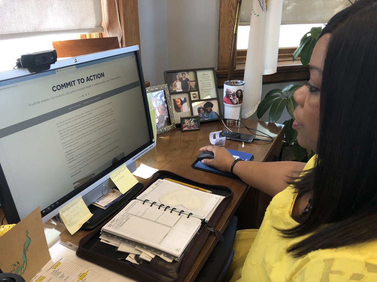 ArmstrWells's tweet photo. Today I signed President Obama’s Mayors Pledge to address the City of Kankakee’s use of force policies in our police department.
@CityKankakee 
@MBK_Alliance 
@CitiesUnited 
@MayorInnovation 
@leagueofcities https://t.co/UixcUMDu2g